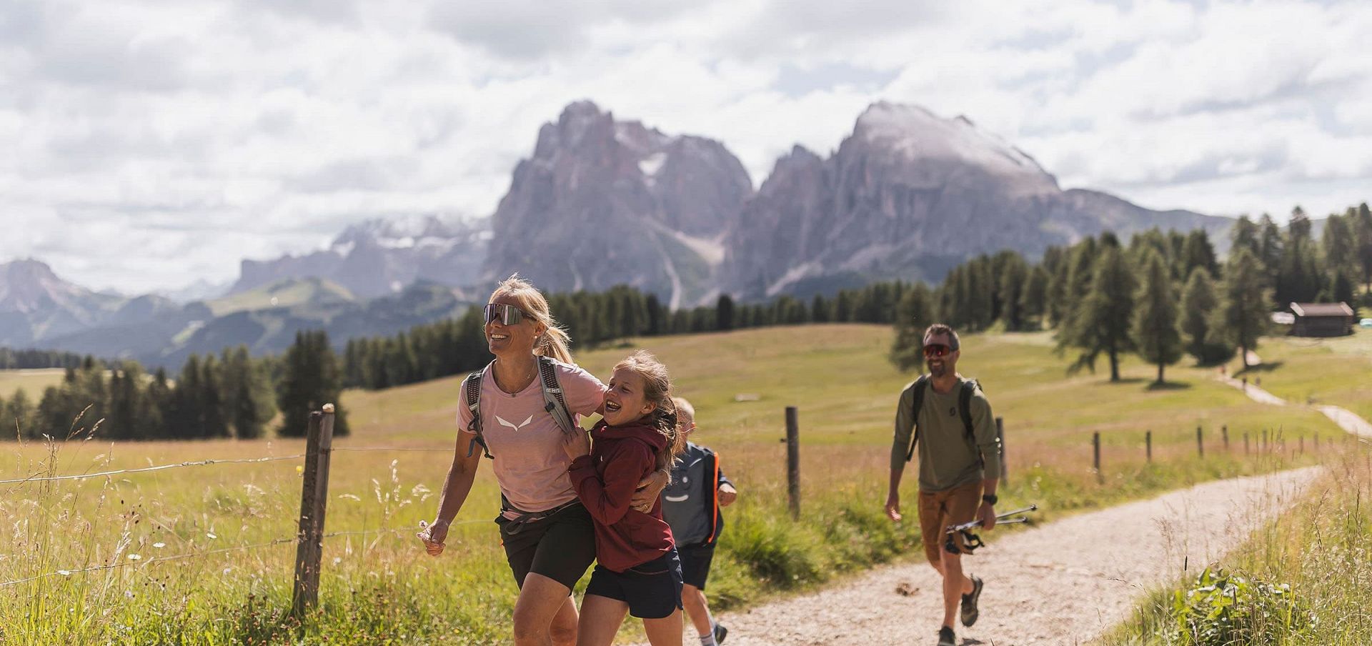 Naturparadies Seiseralm Urlaub Sommer Wanderferien Dolomiten Aktivsport (4) Naturparadies Seiseralm Urlaub Sommer Wanderferien Dolomiten Aktivsport (4)