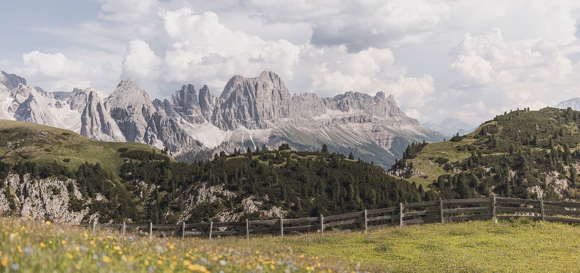 Naturparadies Seiseralm Urlaub Sommer Wanderferien Dolomiten Aktivsport (6) Naturparadies Seiseralm Urlaub Sommer Wanderferien Dolomiten Aktivsport (6)