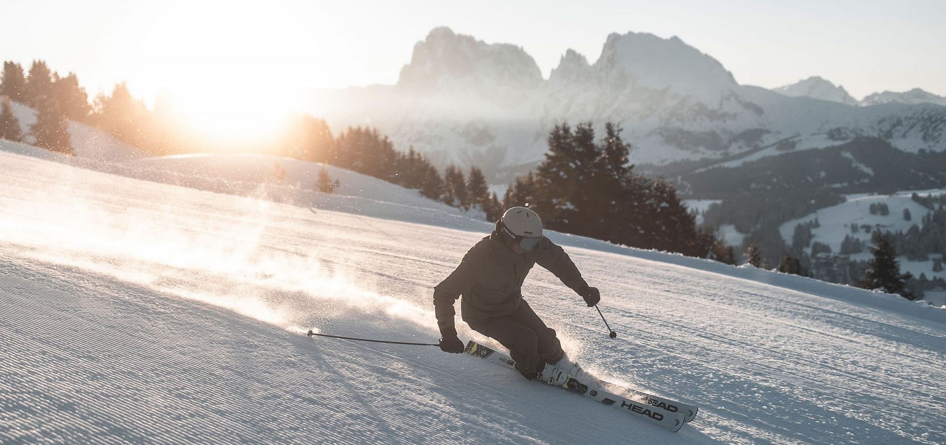 Skiurlaub Seiser Alm Dolomiten Winter Skigebiet Seis Schlern Pisten Familie Kinder Schnee (1) Skiurlaub Seiser Alm Dolomiten Winter Skigebiet Seis Schlern Pisten Familie Kinder Schnee (1)