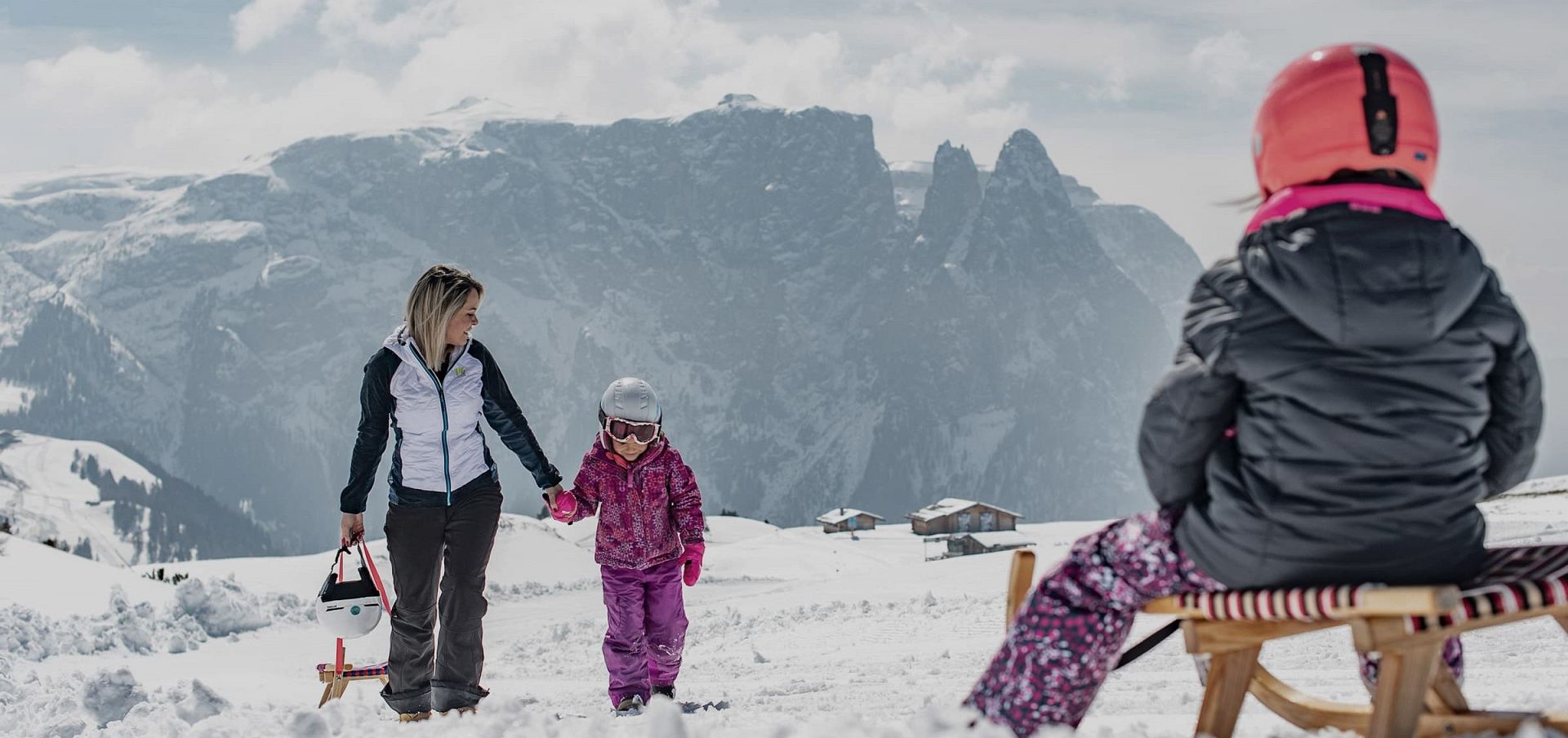 Skiurlaub Seiser Alm Dolomiten Winter Skigebiet Seis Schlern Pisten Familie Kinder Schnee (11) Skiurlaub Seiser Alm Dolomiten Winter Skigebiet Seis Schlern Pisten Familie Kinder Schnee (11)